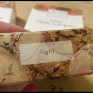 Laura Geller Balance-n-Brighten foundation